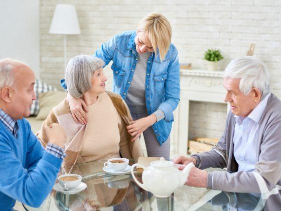 Importanța Vizitelor Frecvente la Căminele de Bătrâni: Cum Interacțiunea și Aprecierea Contribuie la Bunăstarea Bătrânilor