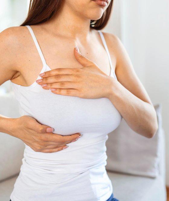 Cum influențează implanturile forma sânilor pe termen lung?