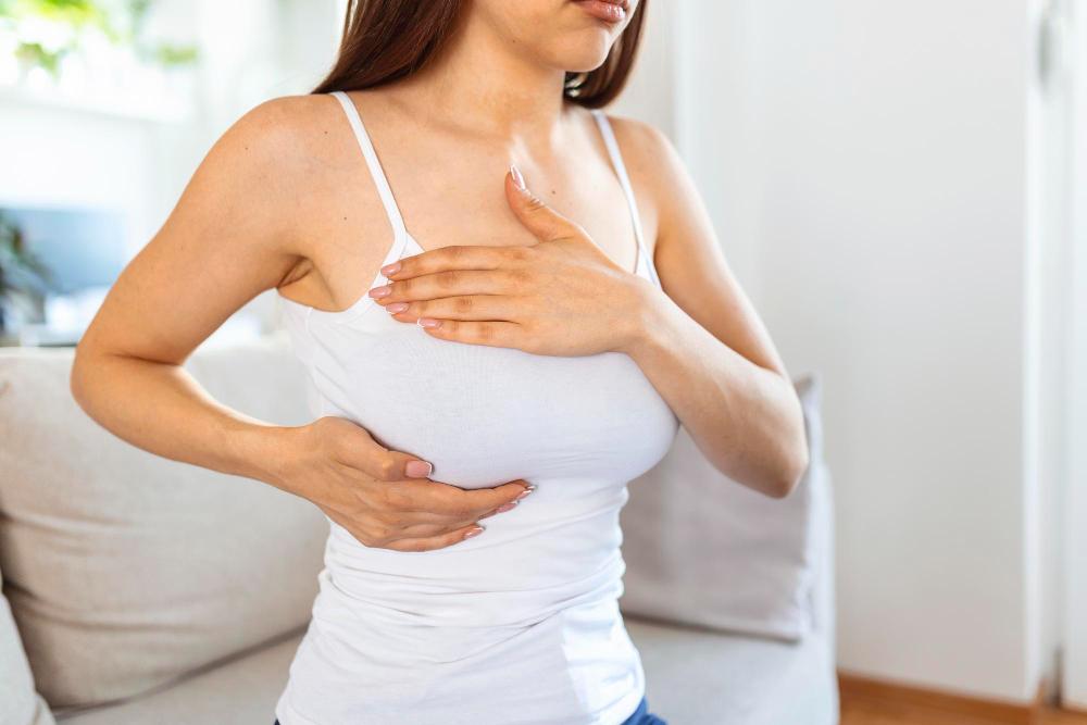 Cum influențează implanturile forma sânilor pe termen lung?