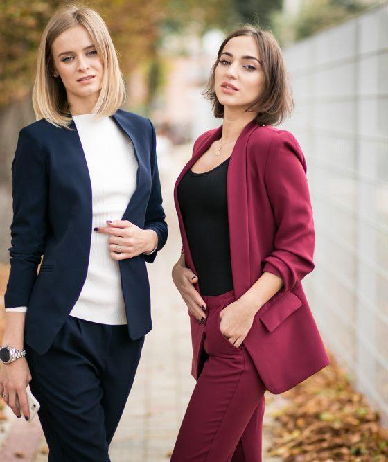 Cum porți seturile coordonate feminine fără să pari prea sobră sau prea rigidă