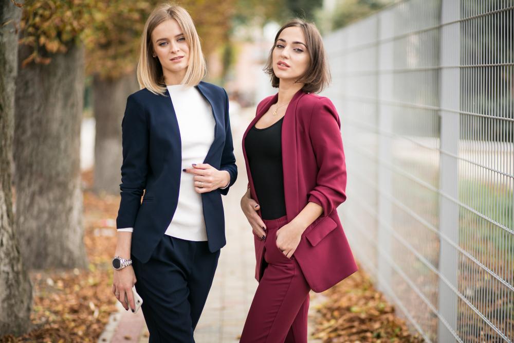 Cum porți seturile coordonate feminine fără să pari prea sobră sau prea rigidă