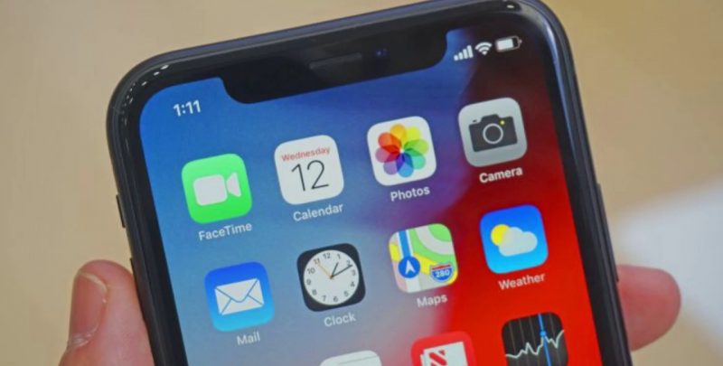 Cand poate ajunge iPhone XR in service?