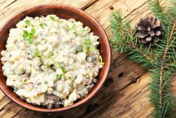 Salata Beouf, varianta romaneasca a salatei rusesti facuta cu pui
